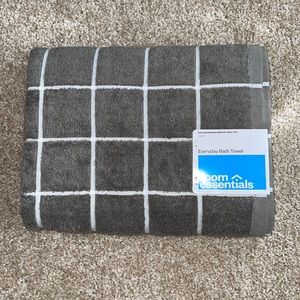 Room Essentials Everyday Bath Towel Grey White🆕